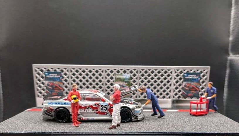 1/64KAIDO HOUSE GT-R R34 & Figure Diorama