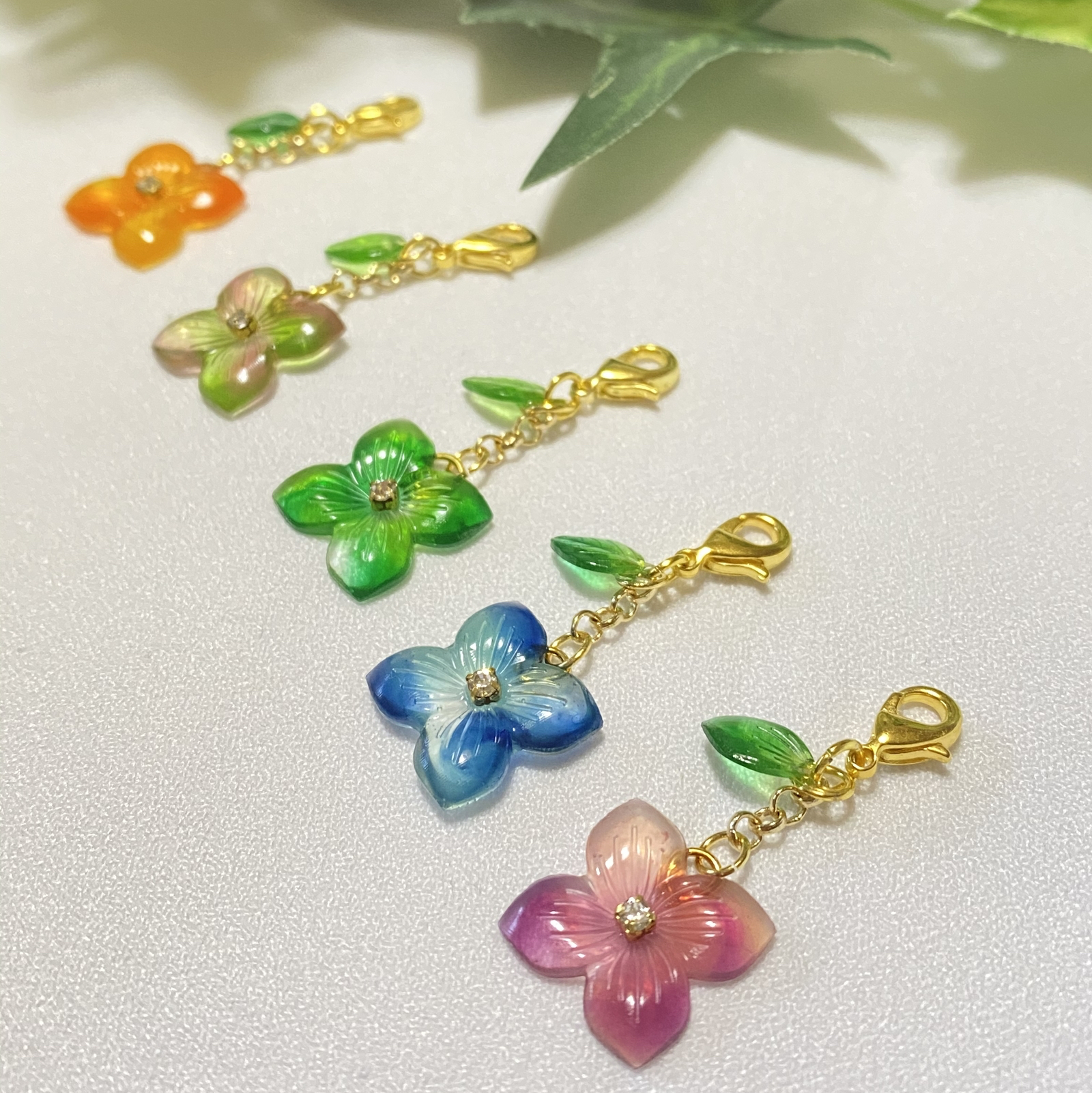 梅雨时节心情UP☆可爱尺寸的绣球花口罩挂饰☆