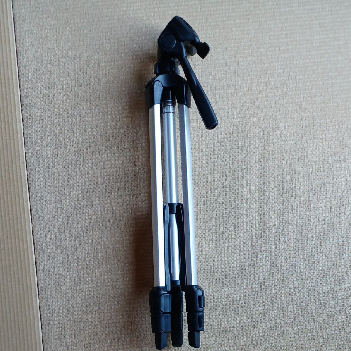Camera Tripod, Lightweight, Compact, 3-Section Telescoping, Silver, for Video Cameras and Digital Cameras, SLIK SDV-10, Aluminum