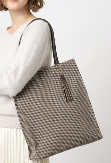 Grove Plaid Pattern Tote Bag with Tassel