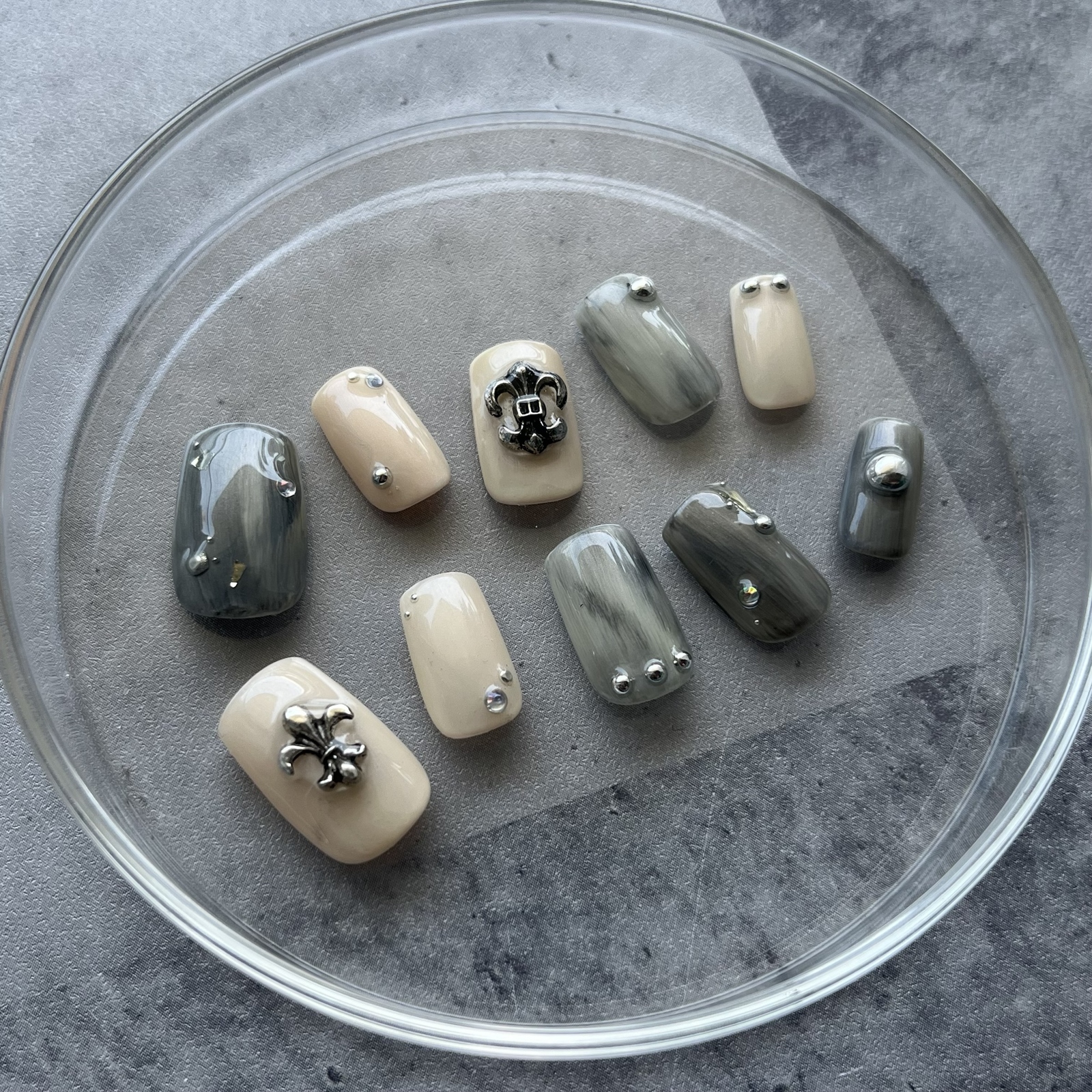 Nail tip with nail nuance art chrome hearts
