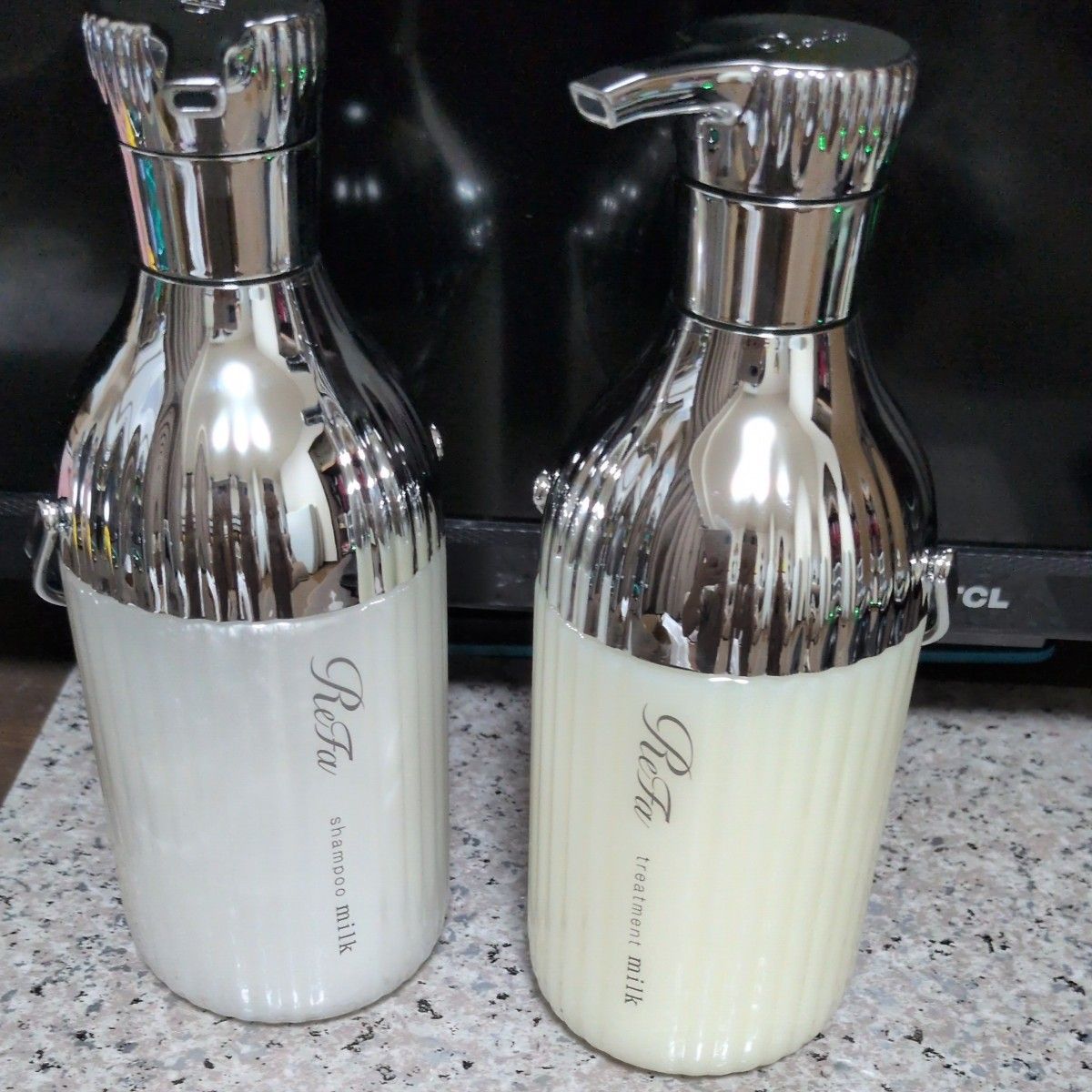 【新货】ReFa牛奶蛋白洗发水 & 护发素各500ml/500g套装