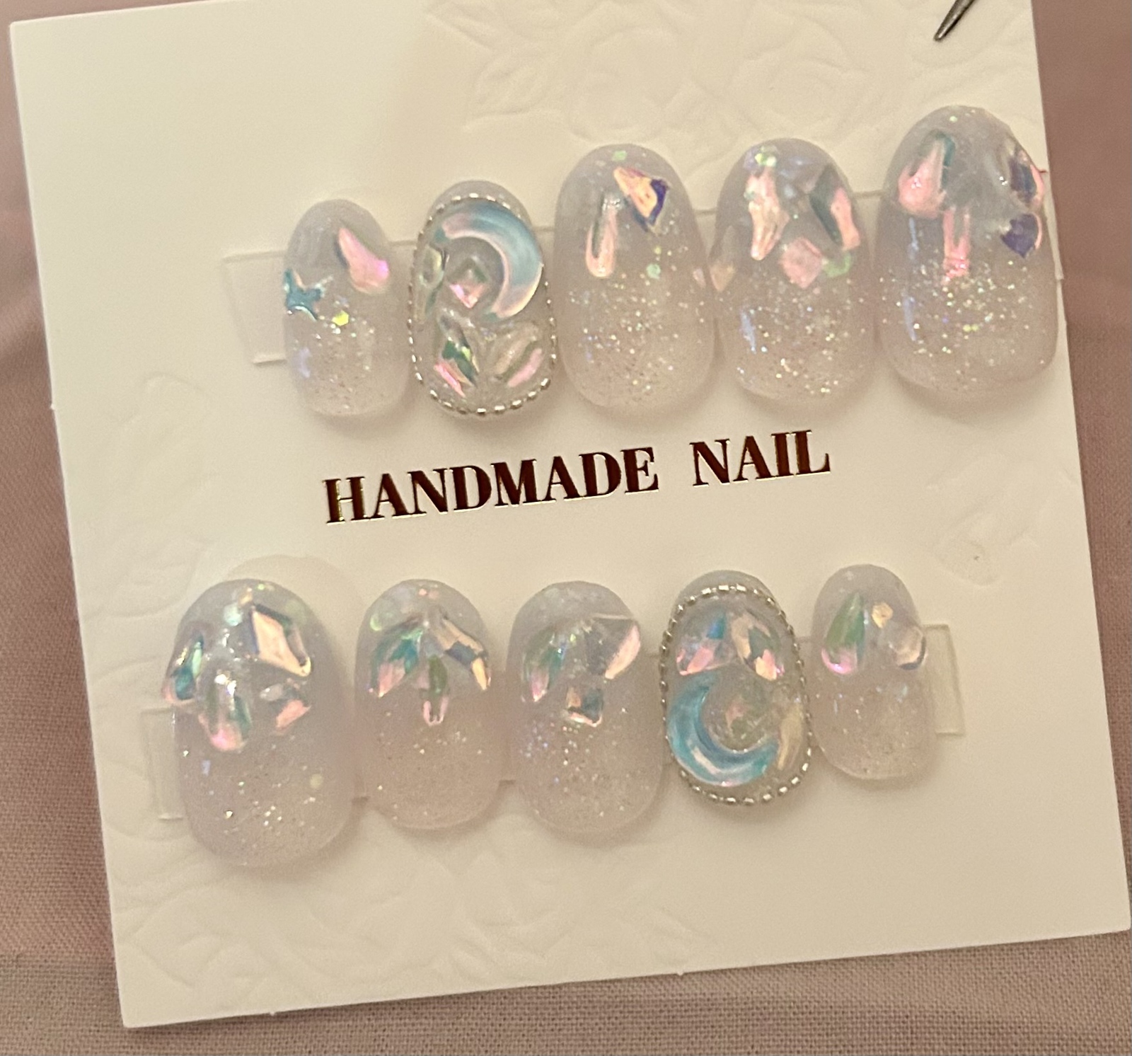 [In-Stock] Short Oval Moon Nail with a Sparkly Blue-Tone Gradient