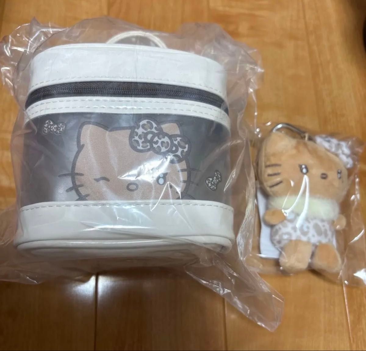 WAKEMAKE Heisei Gal Kitty Pouch Plush 2-Piece Set