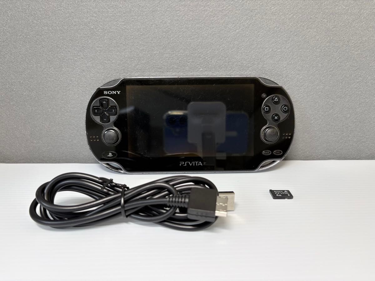PS Vita PCH-1100 ブラック 4GBメモリーカード 充電ケーブル付