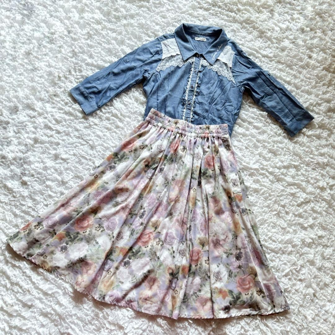 axes femme胸元レースシャツ＆ぼかし花柄スカートセット［C26］