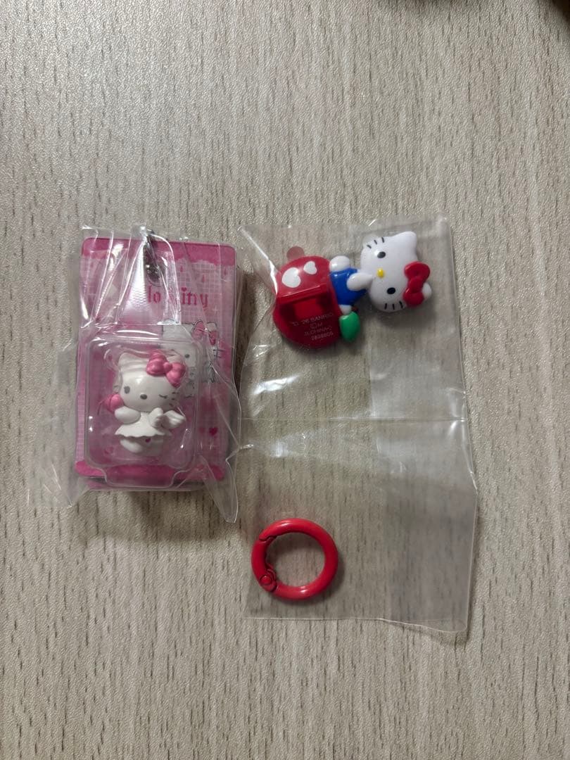 Hello Kitty Mascot 2-Piece Set