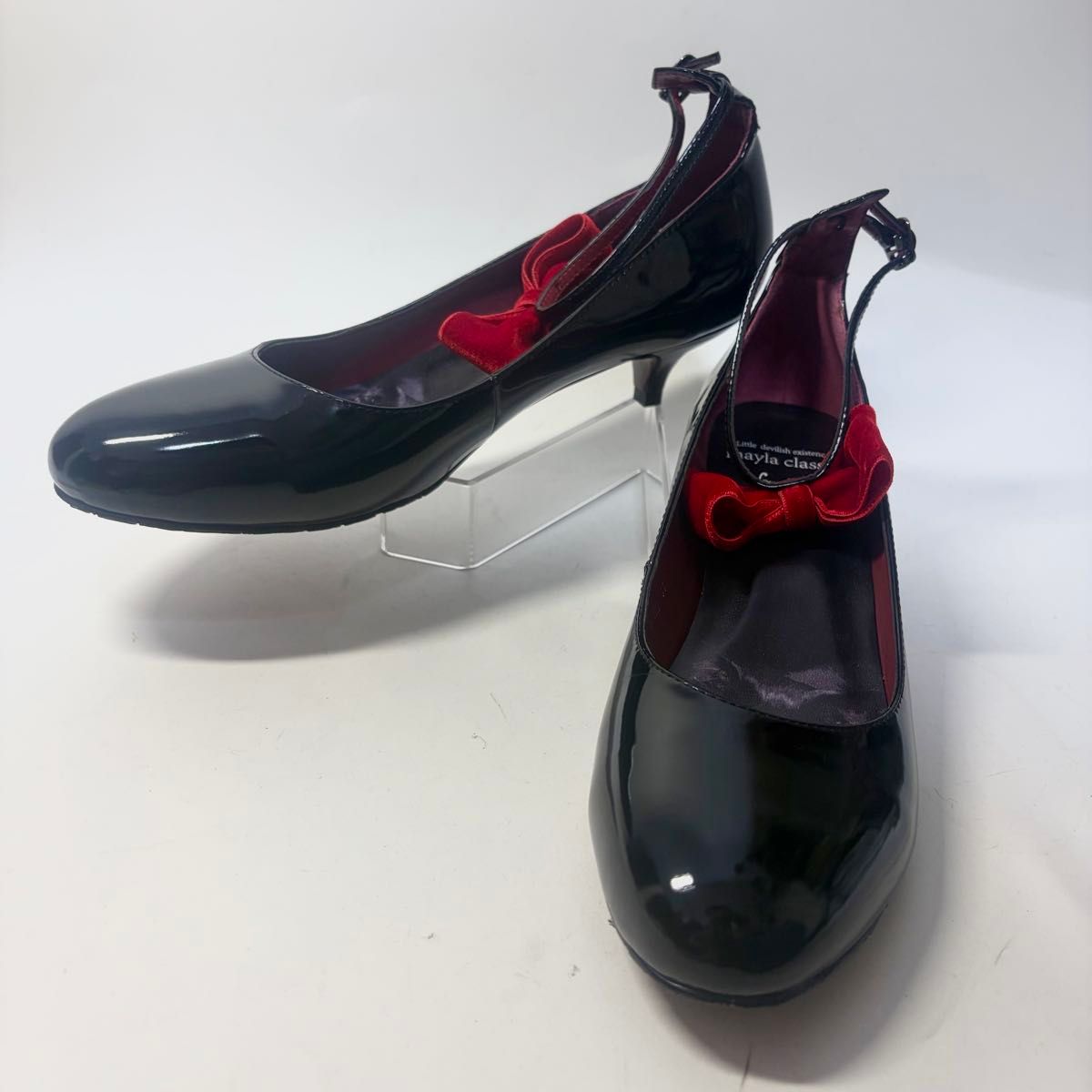 美品 mayla classic ルチア Luchia 黒猫 パンプス 25.5 ブラック 黒 エナメル ストラップ