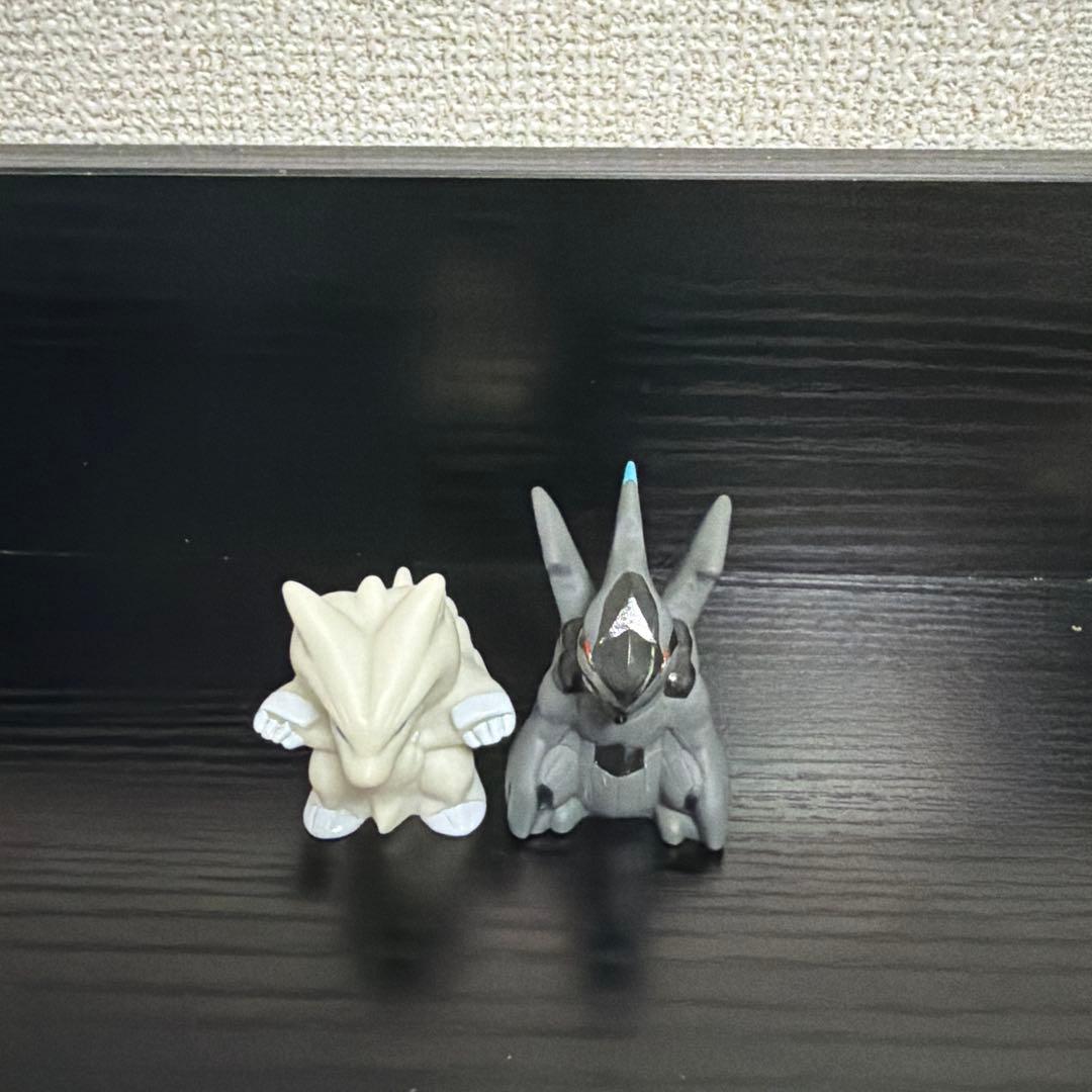 Pokemon Kids Finger Puppus Reshiram & Zekrom