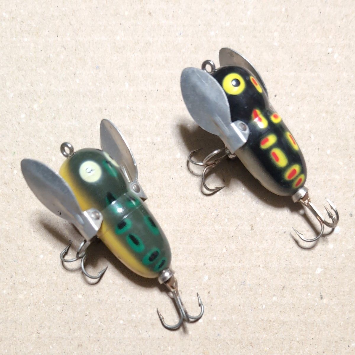 品相极佳 HEDDON 海顿 迷你疯狂爬行者 2件套 复古鱼饵 稀有难求 羽毛型 亮片钓法