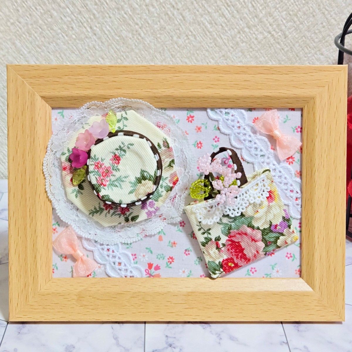 【ロリータさんのミニチュアフォトフレーム】ハンドメイド　ビーズ　インテリア　おしゃれ　秋　帽子　バッグ　花