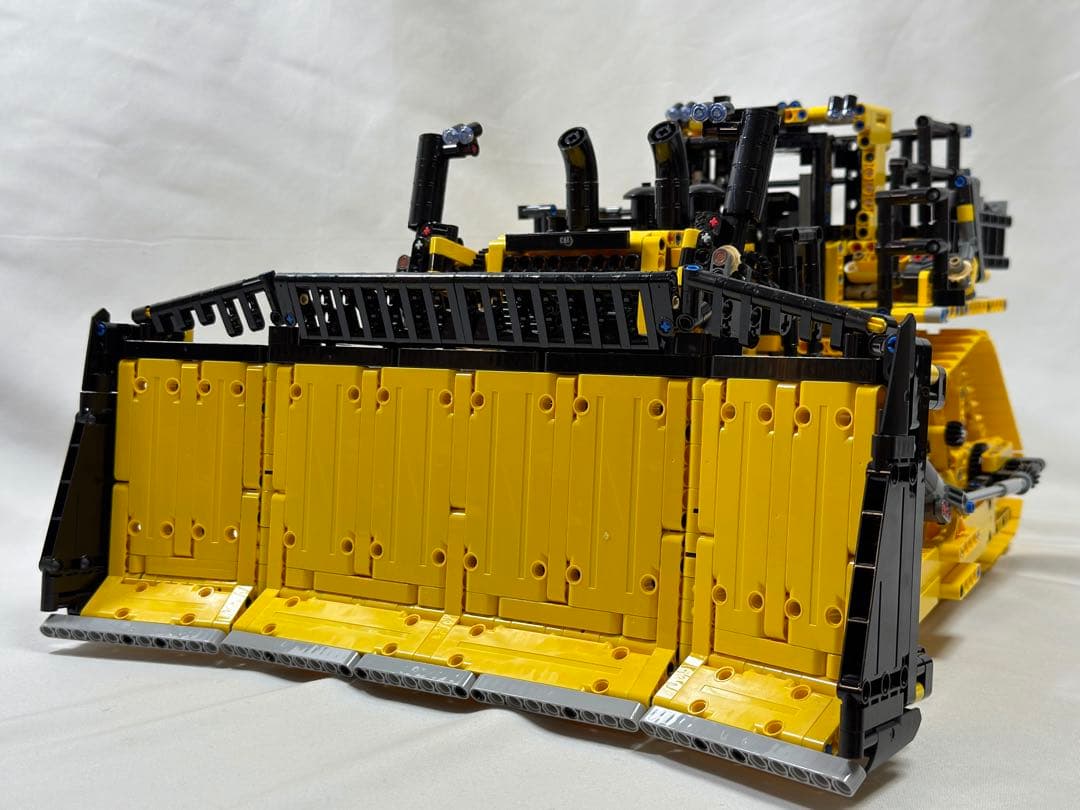 乐高 Technic Cat D11 推土机 42131