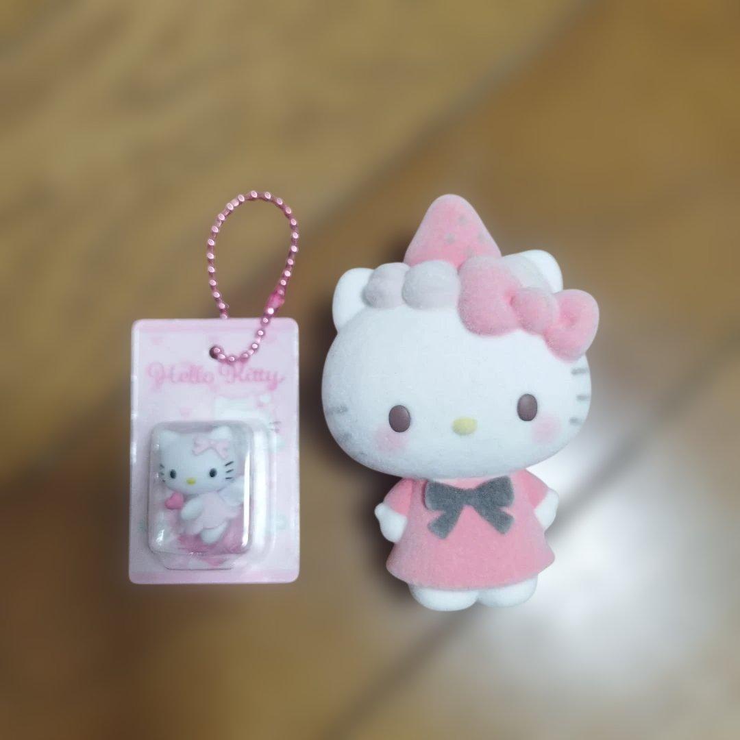 Hello Kitty Figure and Keychain Set