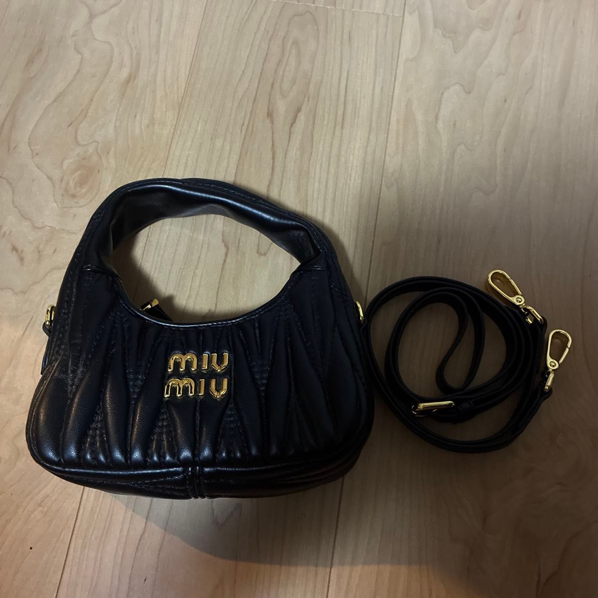 Miumiu背景
