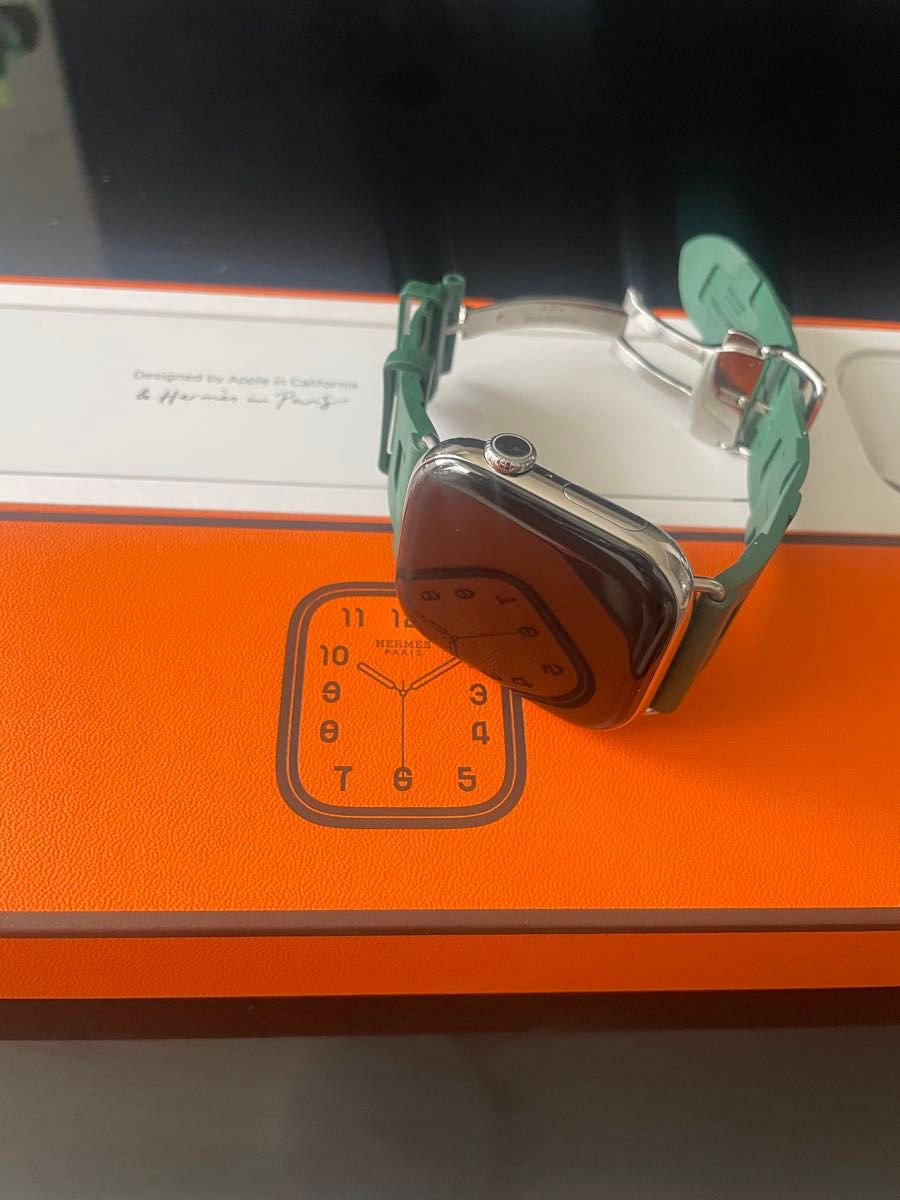Apple Watch HERMES 第十季 46毫米 不锈钢表壳 绿色橡胶表带