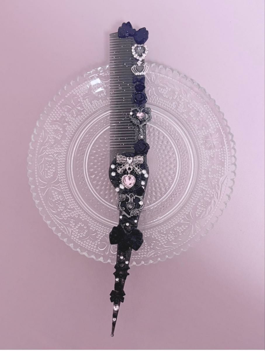 Deco Com Black Gothic Motif
