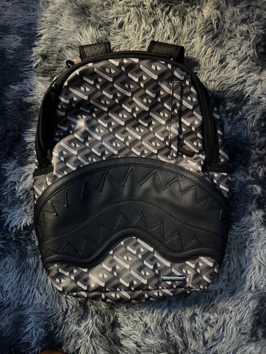 SPRAYGROUND 斯普雷格劳恩德 鲨鱼图案背包 背包 灰色 几何图案