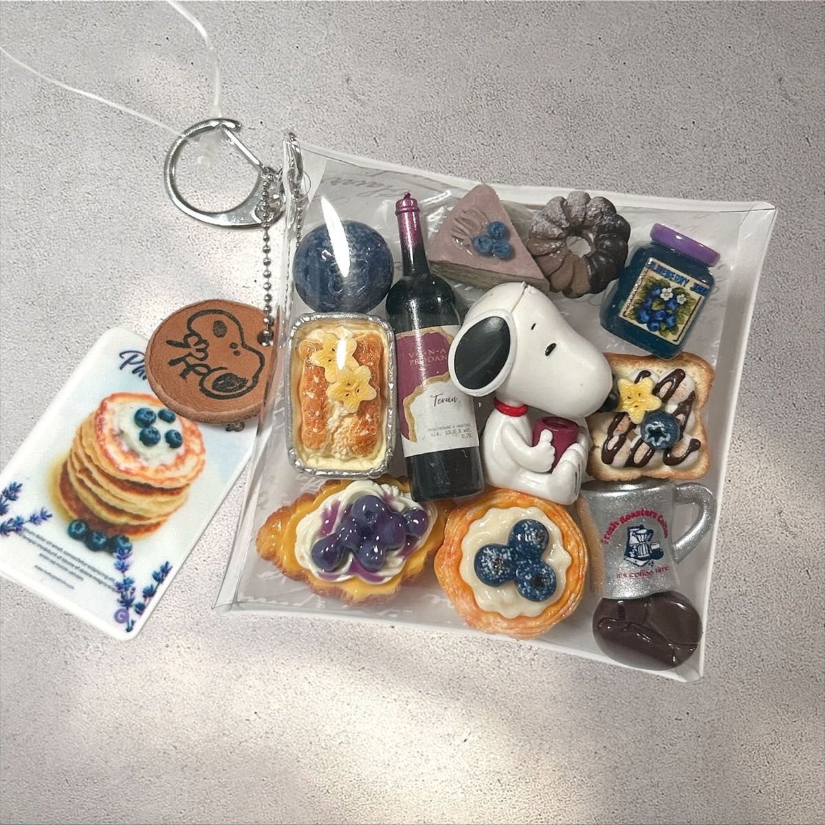 Gacha Pouch Keychain Snoopy Figure Relaxing Berry Time 75