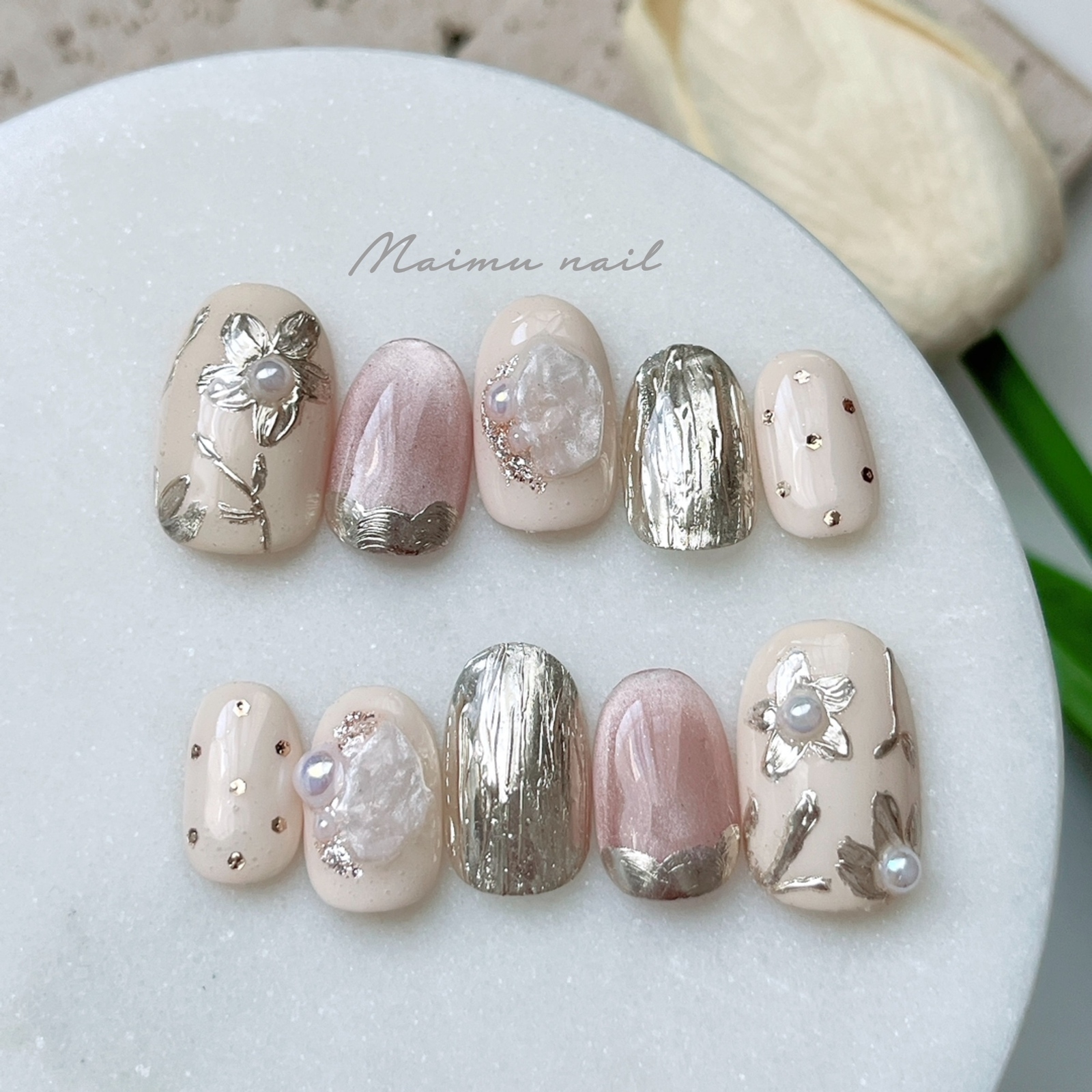 79 Off-White Nail Tips for Bridal and Wedding Nails — Perfect for Weddings, Coming-of-Age Ceremonies, Short Oval Shapes, with Pearl, Magnet, Mirror, and Flower Designs; Handwritten Touches for the Pre-Wedding Bride, Matching Colorful Dresses