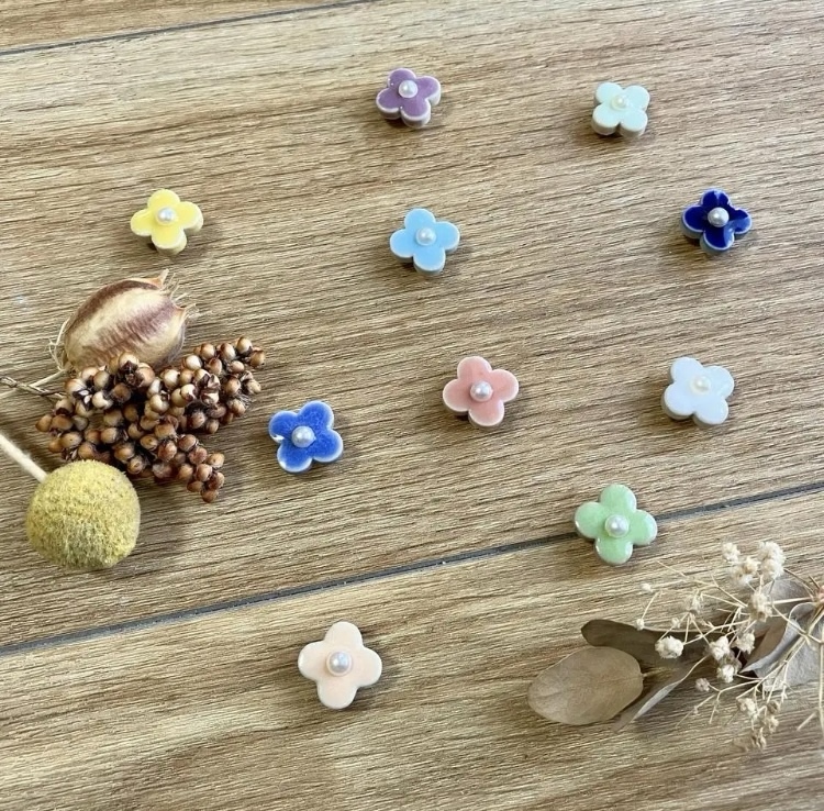 实惠 ☆ 10色美浓烧的推针美浓烧马赛克瓷砖图钉文具可爱时尚珍珠花波塔尼卡