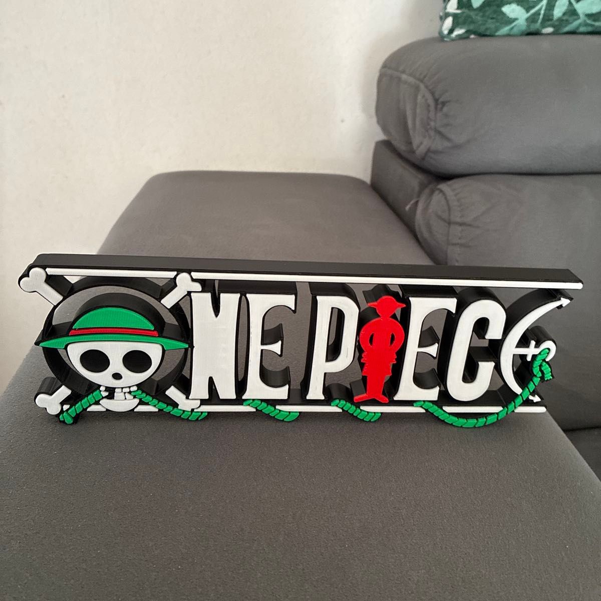 连衣裙ONE PIECE标志