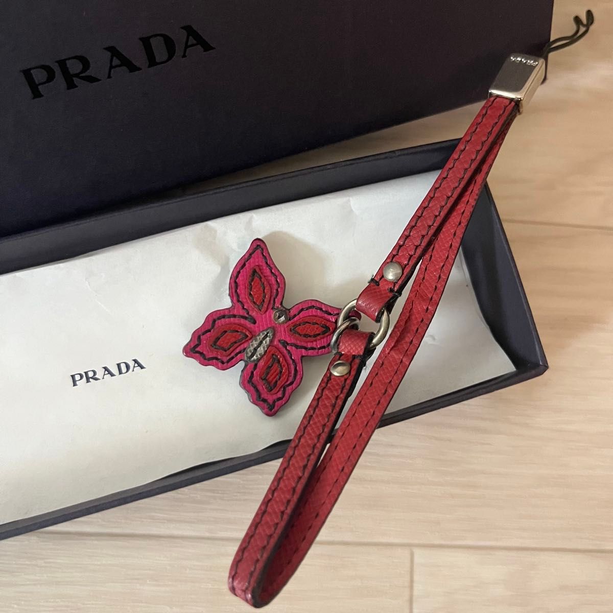 希少 PRADA プラダ TRICK BUTTERFLY バタフライ 蝶 アーカイブ 携帯ストラップ レザ 1AR568ピンク 美