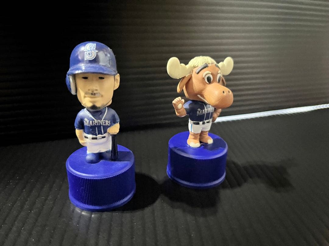 Ichiro Bottle Cap Pepsi Mini Bobblehead Visitor 2-Piece Set