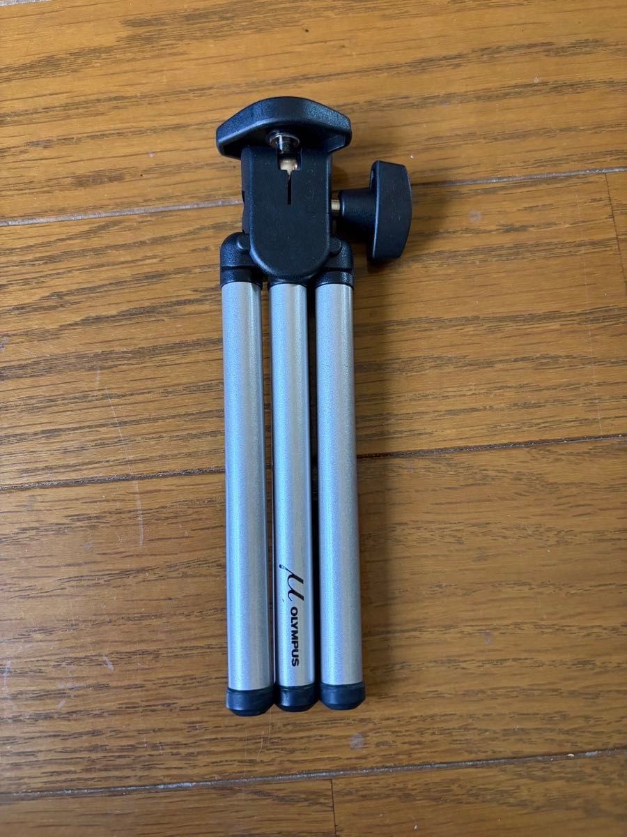 OLYMPUS Compact Tripod Silver