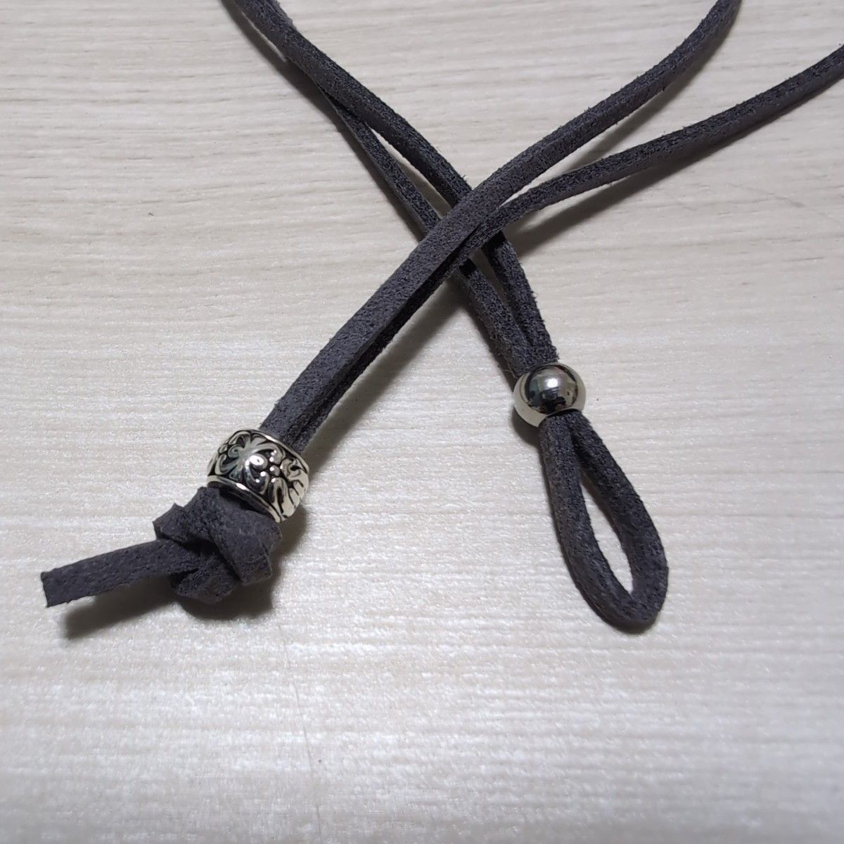 New, unused BVLGARI and other brand keychains and pendants—gray choker suitable for use, approximately 80 cm in total length