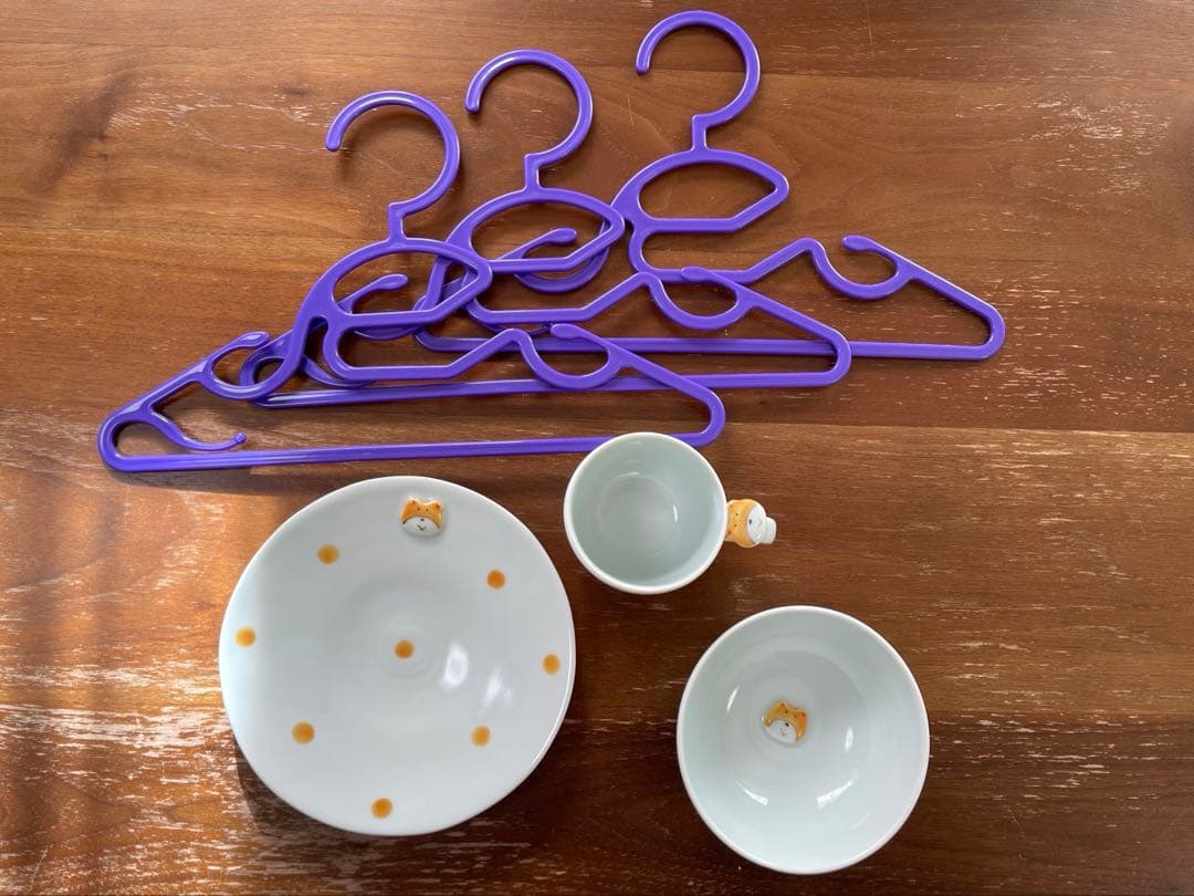 儿童用熊的餐具套装和衣架