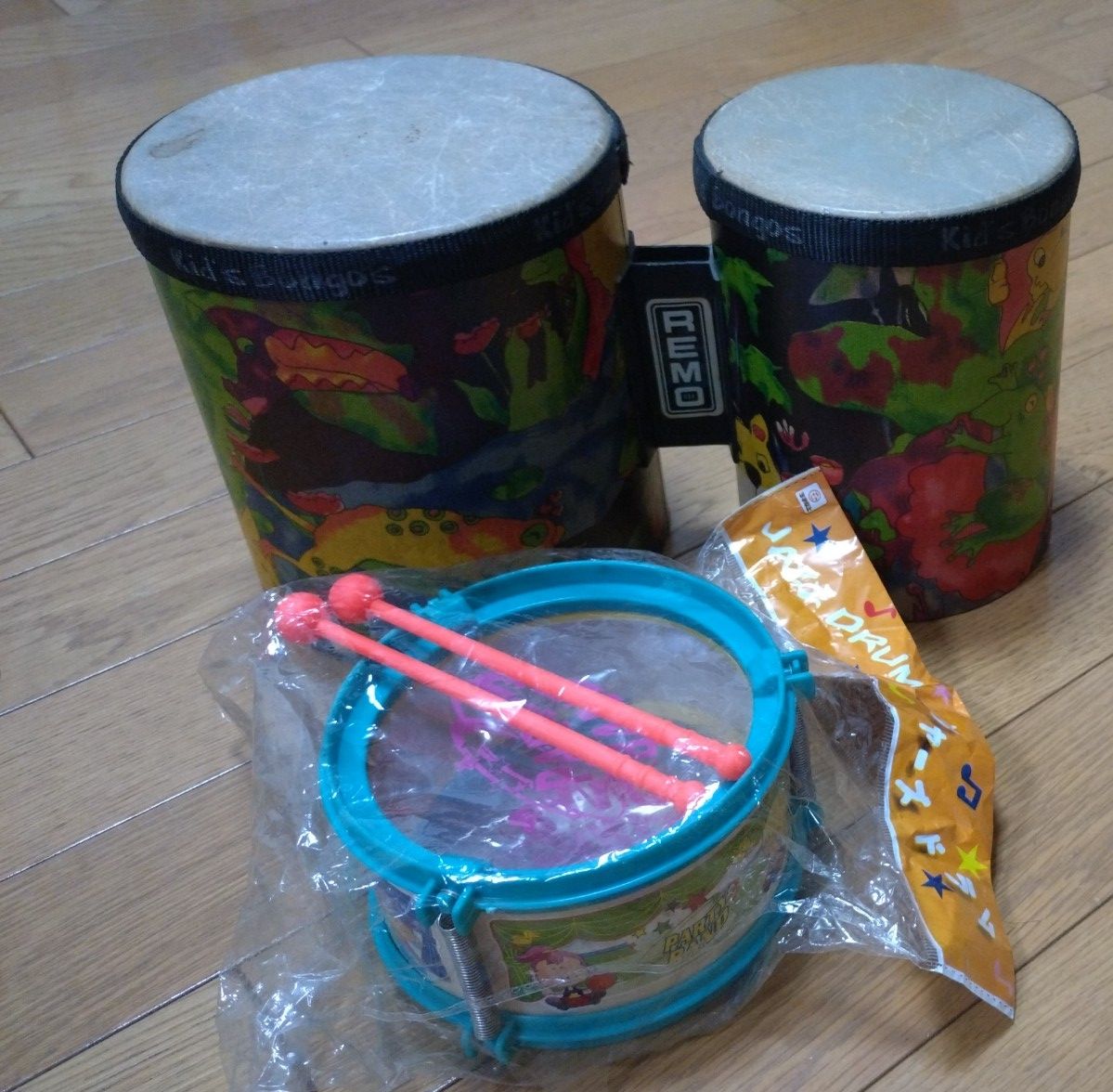 REMO基裤戈加上迷你太鼓