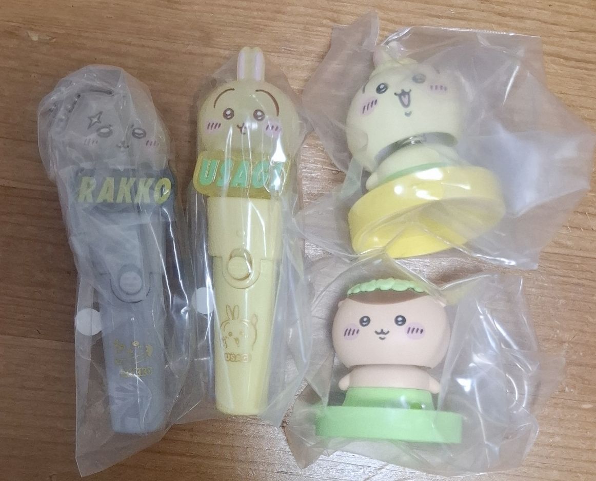 吉伊卡哇 电影《人鱼岛的秘宝》摇摆头身手办2个+吉伊卡哇发光棒挂件2个 4件套装