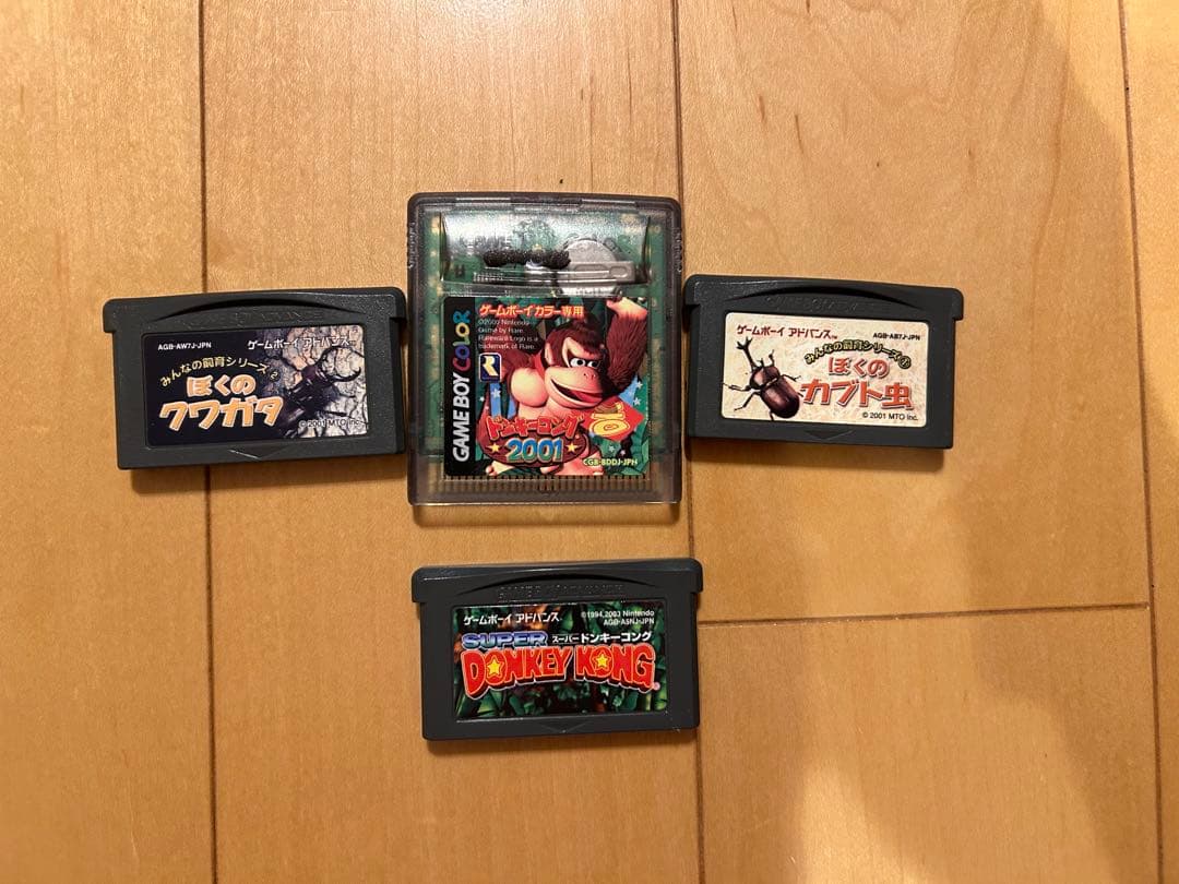 [Unconfirmed] Game Boy Color, Game Boy Advance, 4 cassettes bulk sale