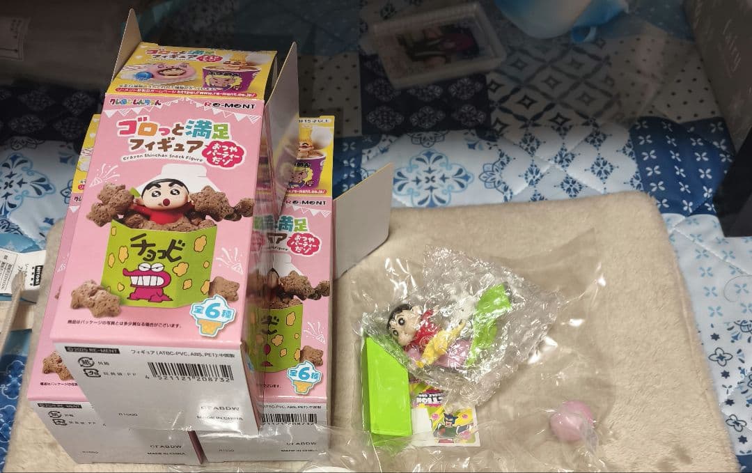 蜡笔小新 圆润满足手办