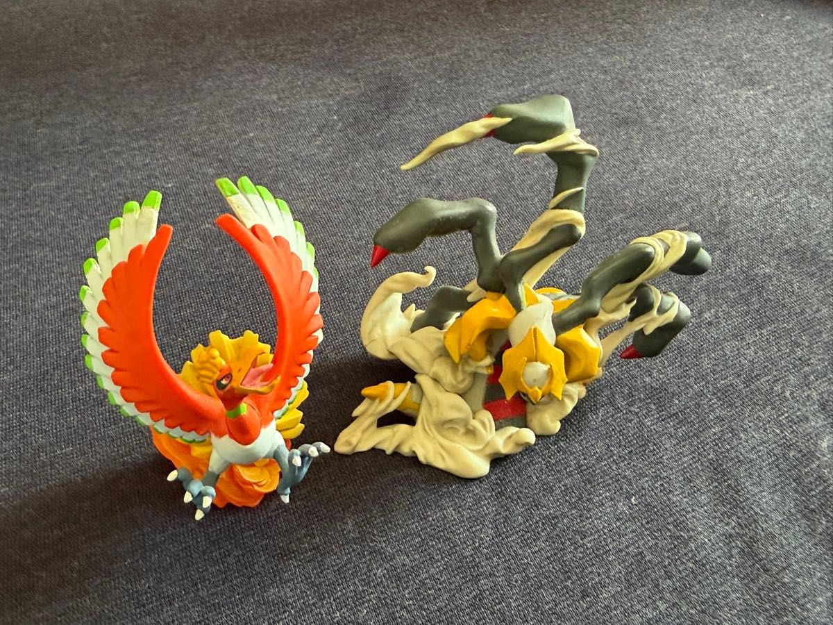 宝可梦手办 火红 & 阿尔宙斯 两件套