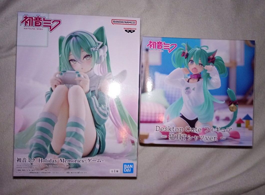 初音未来 手办 2种套装 节日回忆—游戏— & 桌面可爱 猫耳T恤版