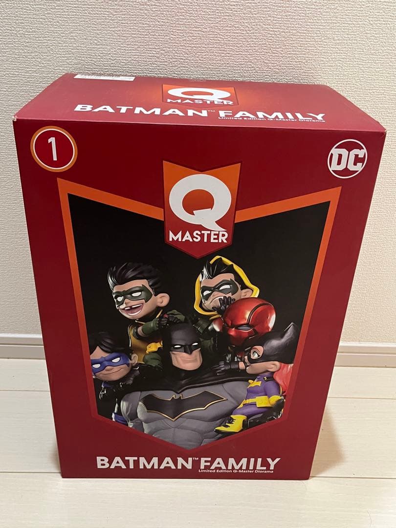Batman Family Classic Ver. Q Master 15-inch Diorama Statue