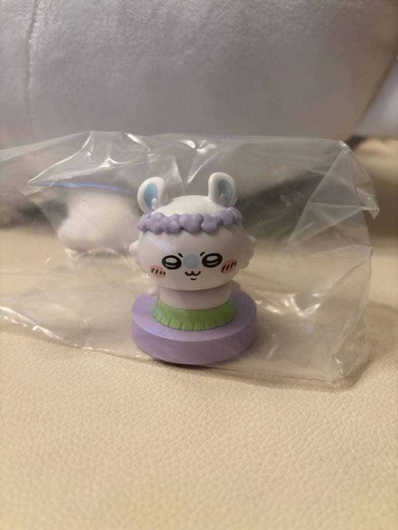 Chiikawa Waving Head Figure Gachapon