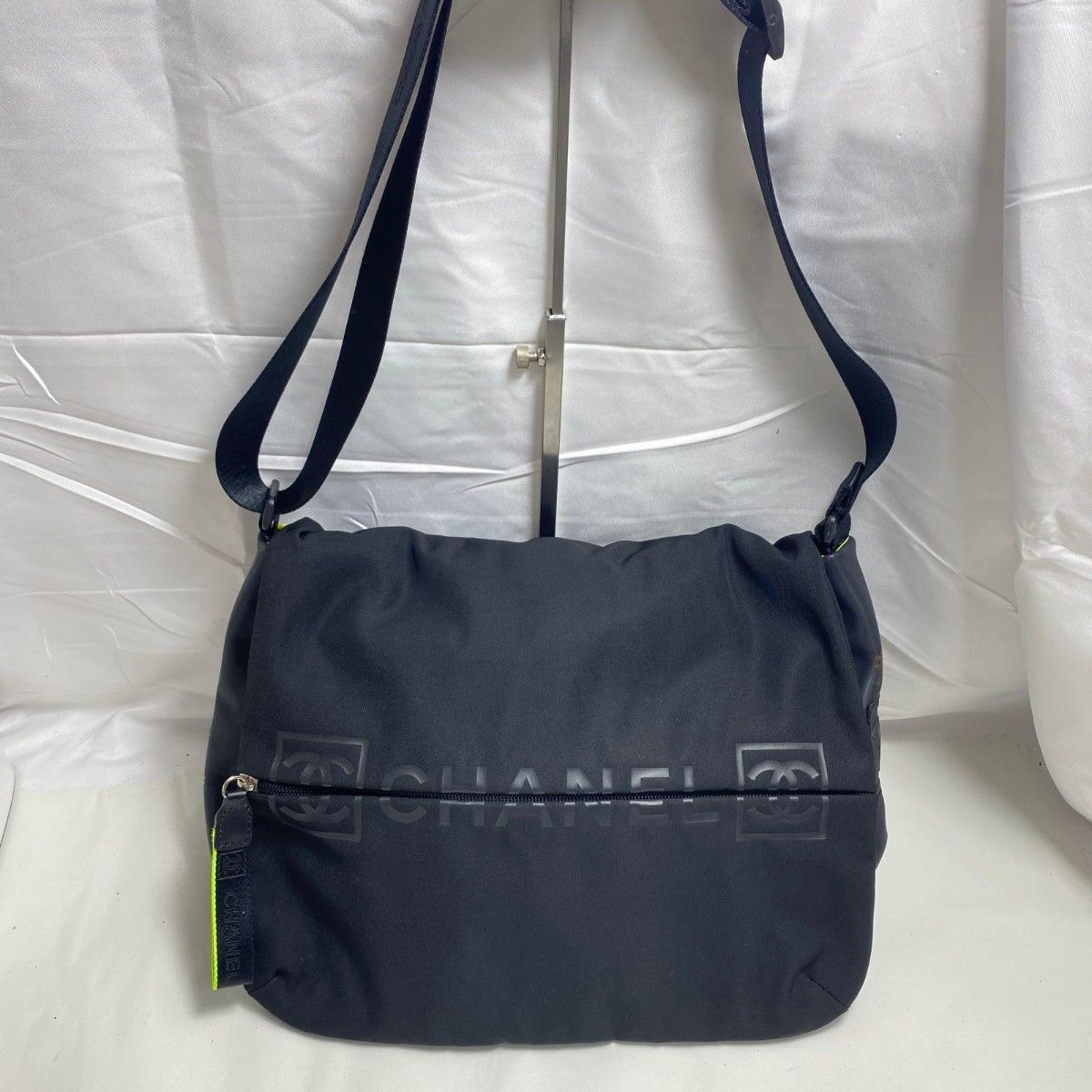 ★A062701★ 希少 CHANEL シャネル スポーツライン ショルダーバッグ ナイロン 斜め掛け 黒 M