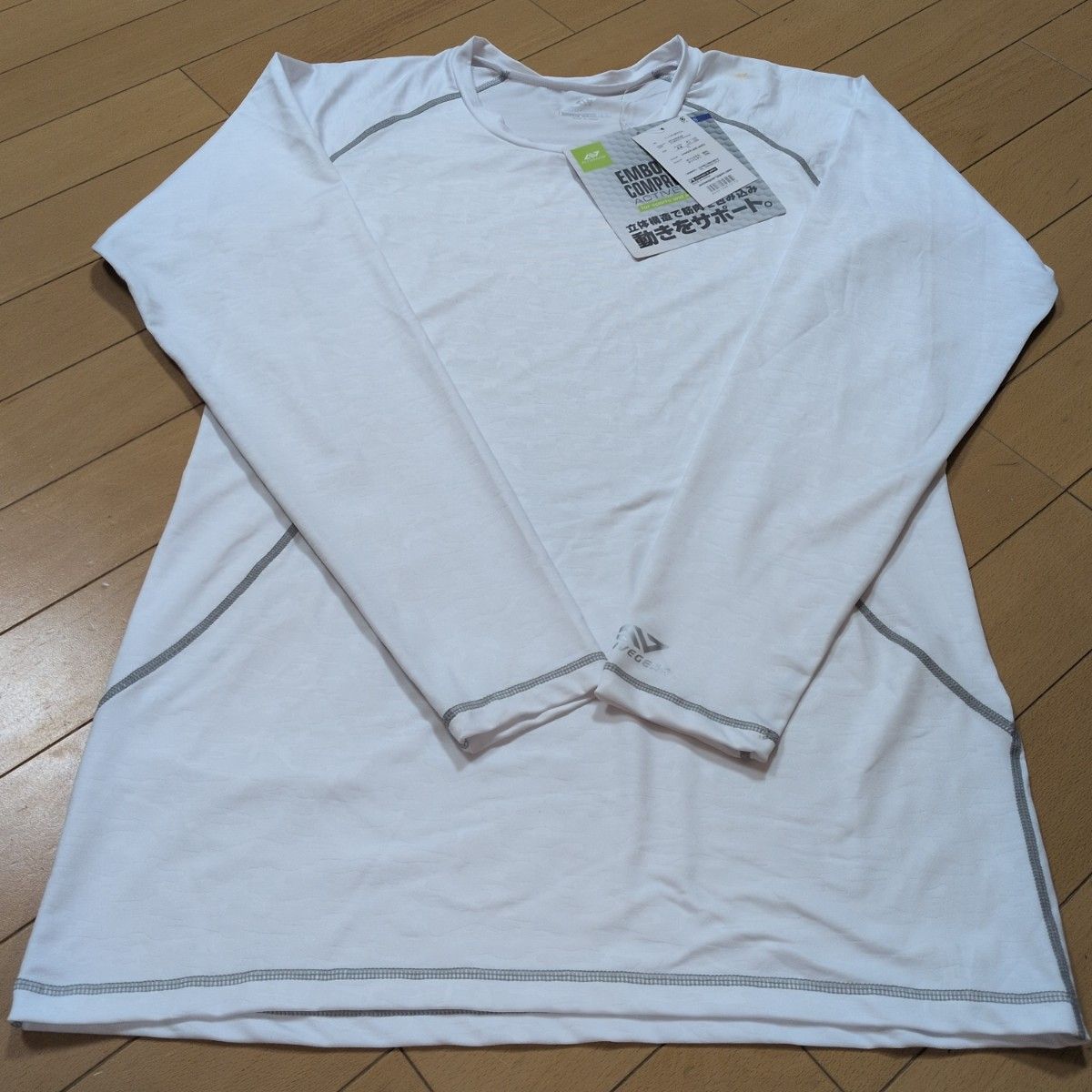 【有翻译】带新标签的压缩内衣长袖白色运动服LL