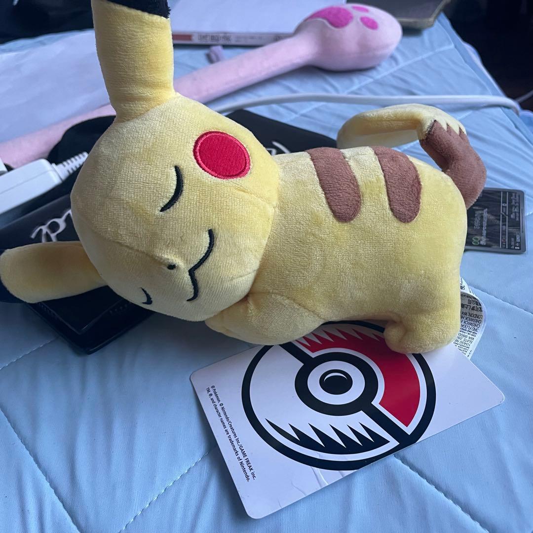 宝可梦 皮卡丘 毛绒玩具 躺卧
