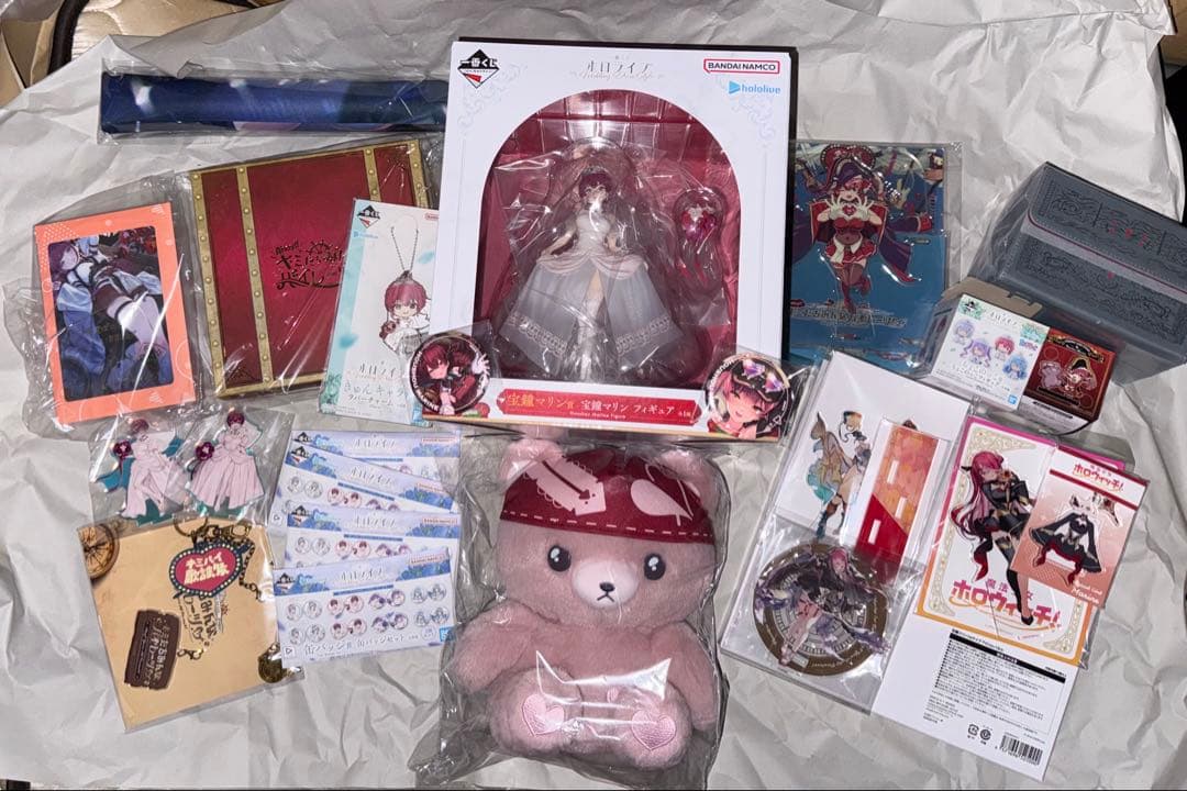 Marine Houshou Figure, Can Badge, Acrylic Stand, etc. Bundle Sale