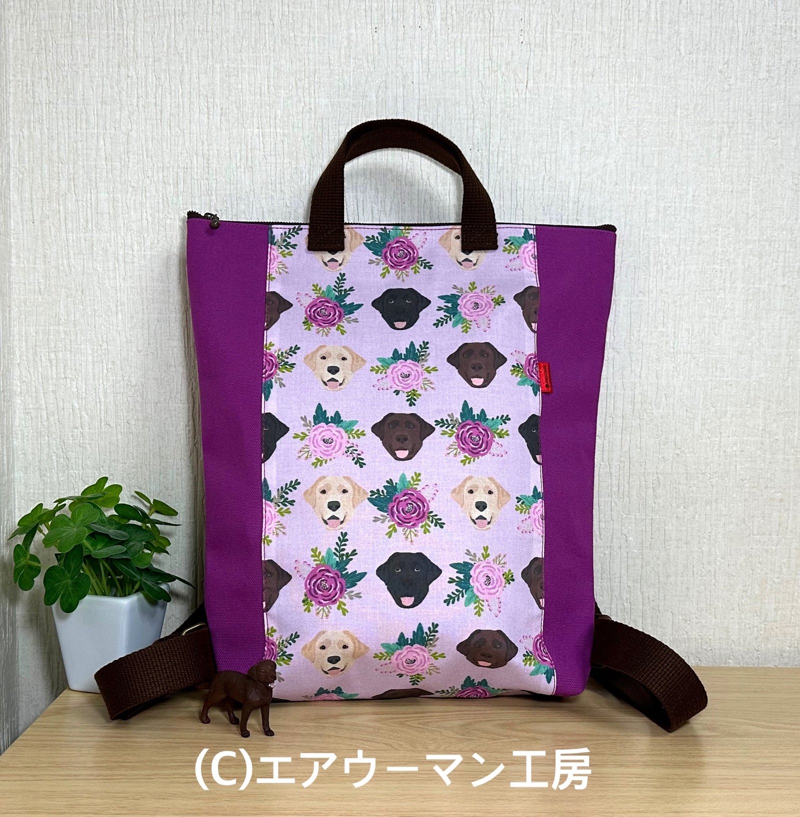 🌸采用花卉图案与多种拉布拉多猎犬印花面料及8号帆布制成的33厘米拉链双肩背包(单片式)