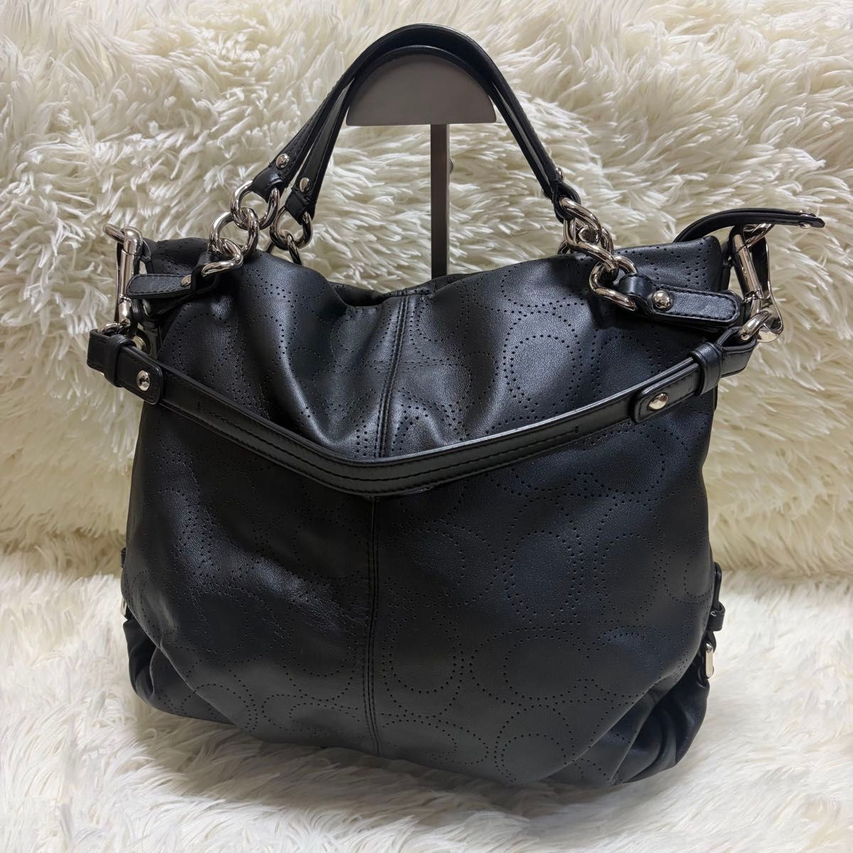Coach one shoulderbag punching signature black