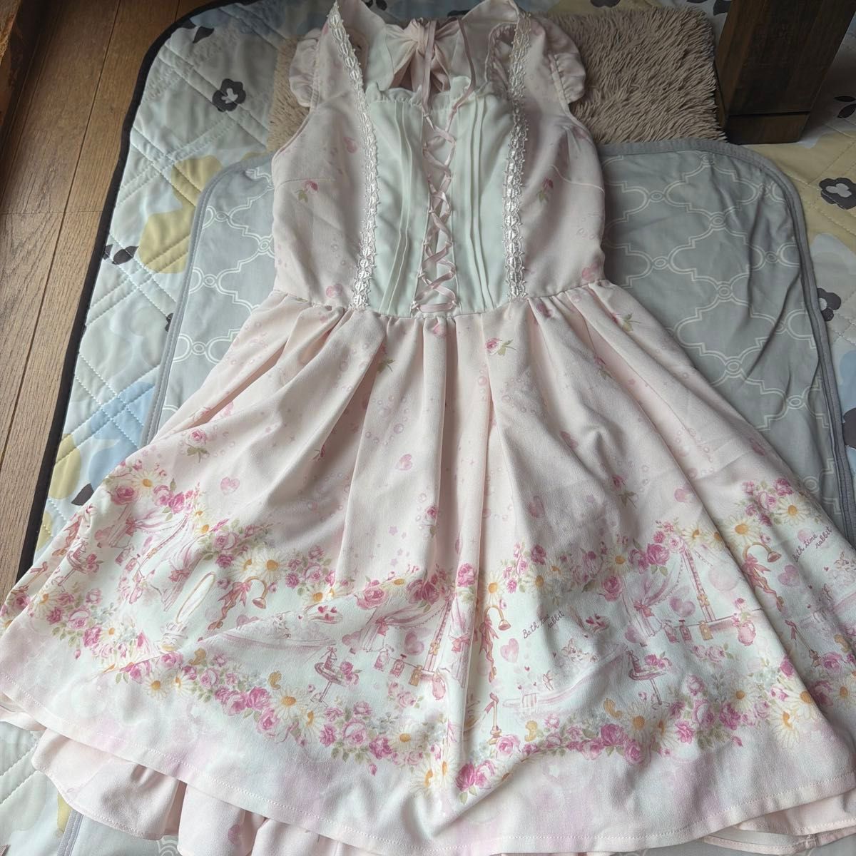 LIZ LISA 洛丽塔连衣裙 粉色 碎花 系带 荷叶边 少女风