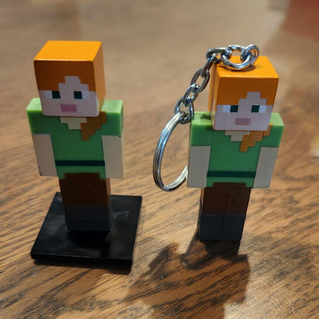 Minecraft Alex Figure Keychain 2-Piece Set