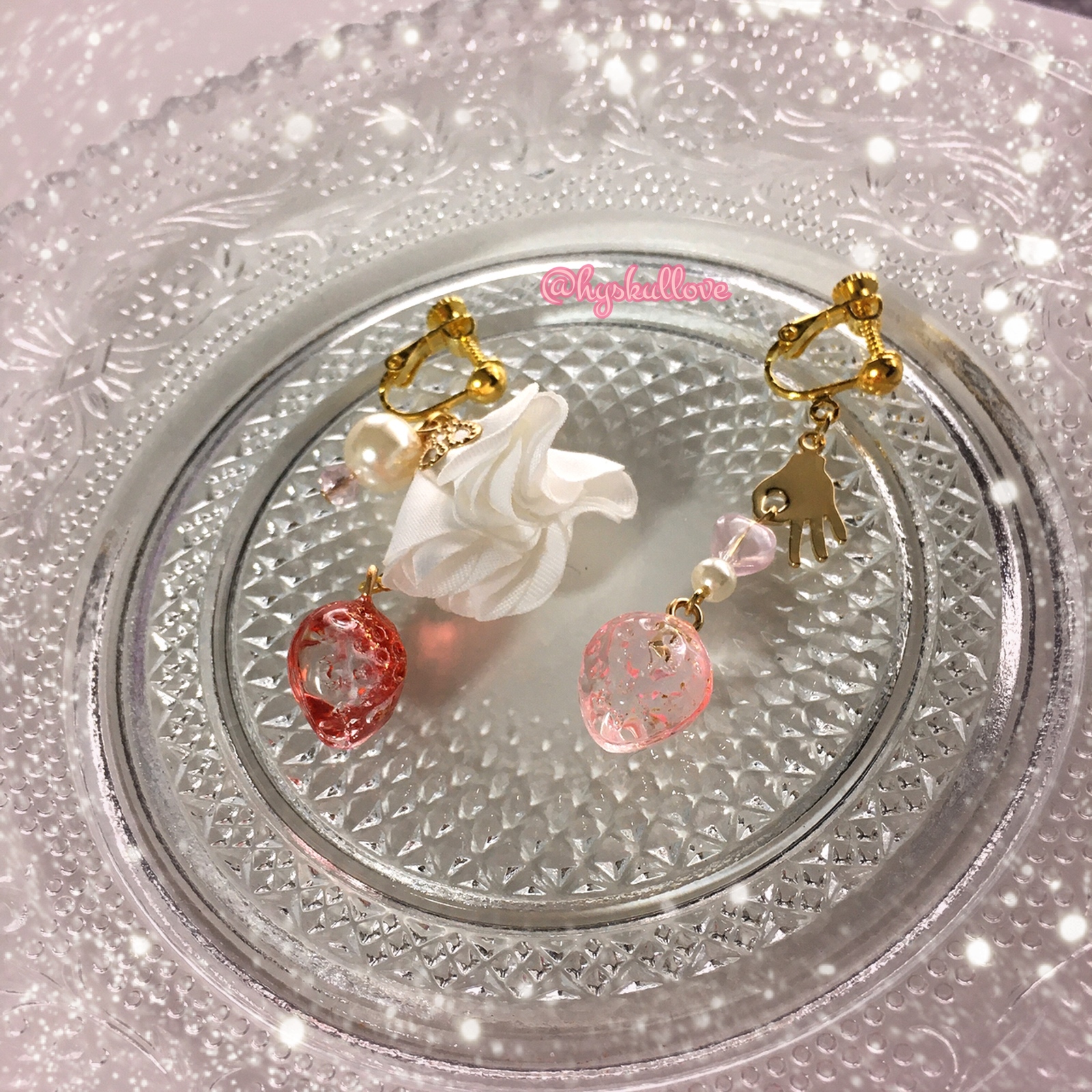 草莓堆叠耳环（可更换配件）》