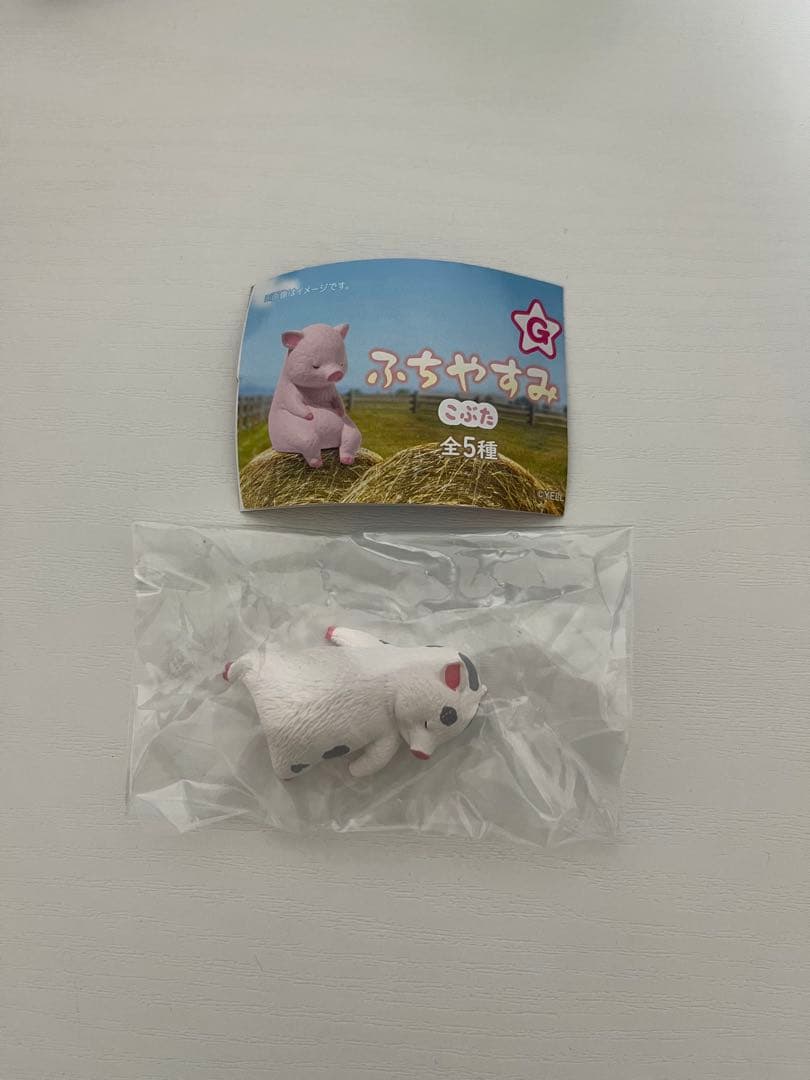 Fuchiyasumi Pig, Lying on Its Back, Gacha Figure