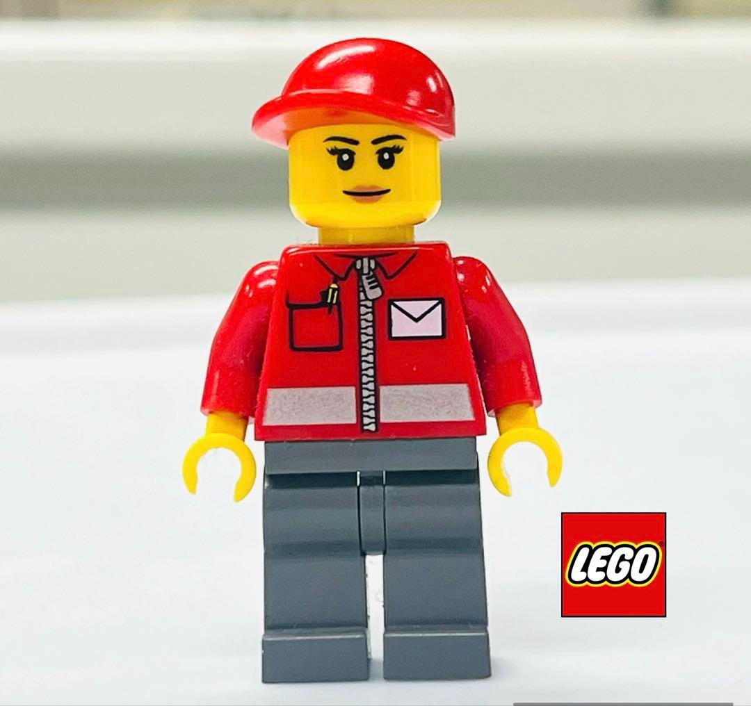 ⭐️Rare ⭐️LEGO LEGO City Postal Worker ⭐️Female Minifigure Red Jacket