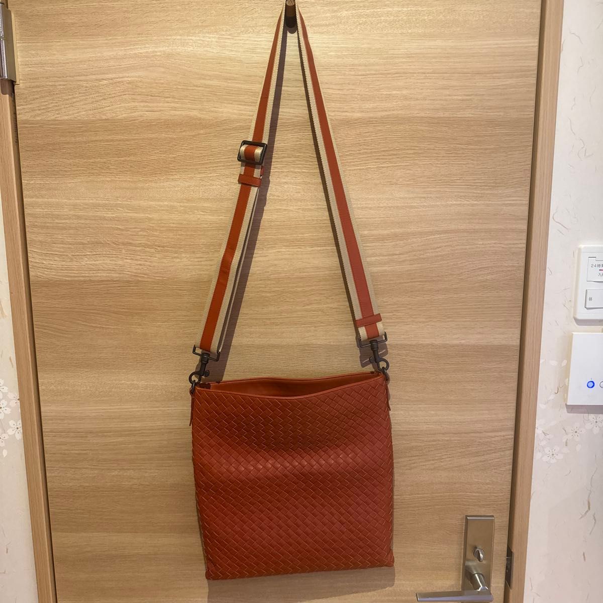 【Genuine】Bottega Veneta Genuine Leather Mesh-Weave Shoulder Bag, Orange Tones, Leather Clutch with Intrecciato Pattern